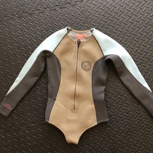 Billabong women’s wetsuit